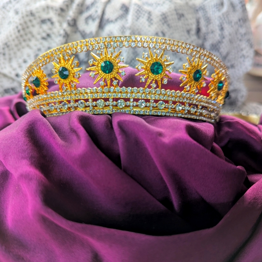 NWT 🍀 EMERALD ISLES 🍀 TIARA/CROWN 👑 White CZs & EMERALDS in GOLD SUNBURSTS 🌞
